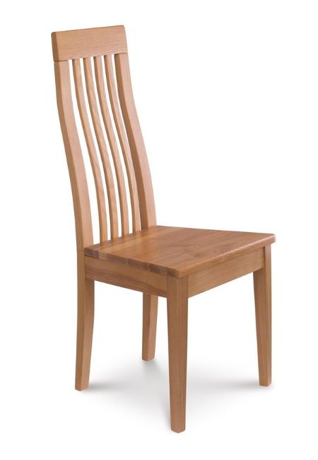 Drewniane krzesło do białego stołu - klasyka zawsze w modzie